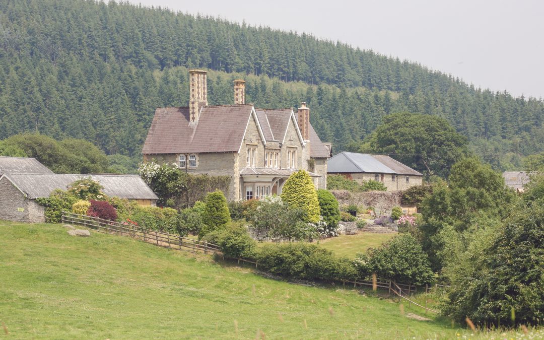 Wilde Lodge, Powys, Sleeps 10-16+, Perfect as a wedding or party retreat