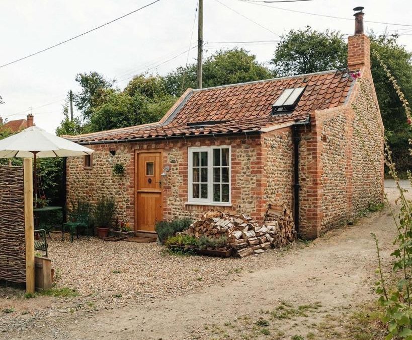 Spinks Nest, Norfolk, Sleeps 2