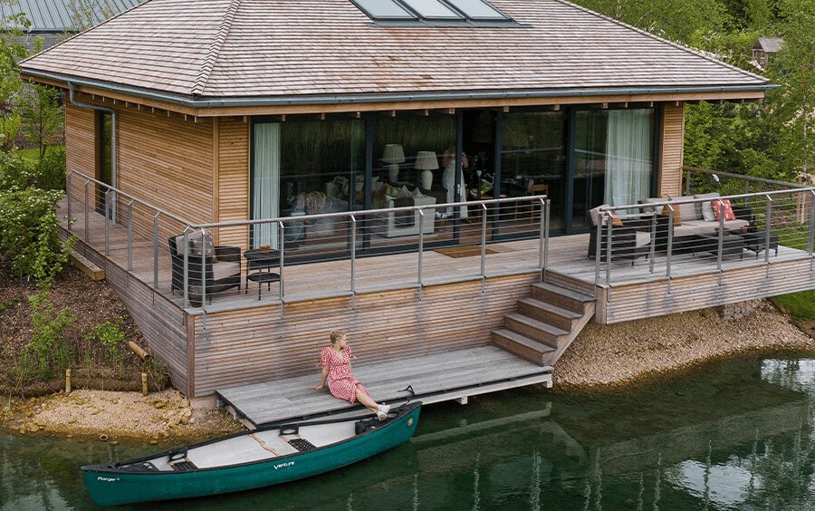 Lakeside Cabins, Lakes byyoo, Cotswolds, Sleeps 2-4 lakeside cabin in cotswolds 1