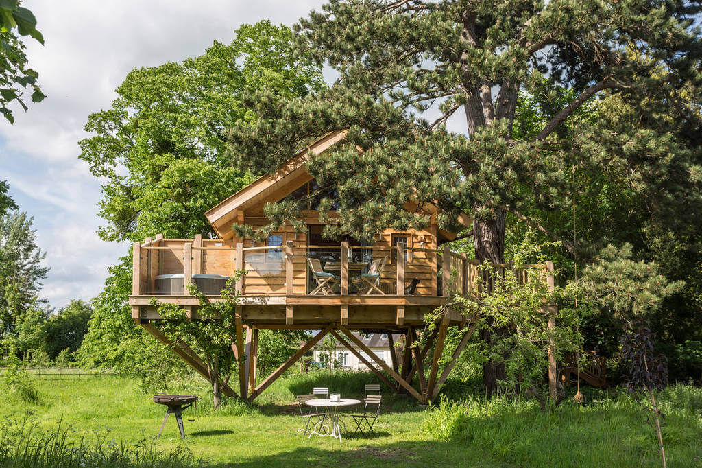 Bredon Hill Treehouses, Cotswolds, Sleeps 2-4 orchard treehouse 03 1024 wide