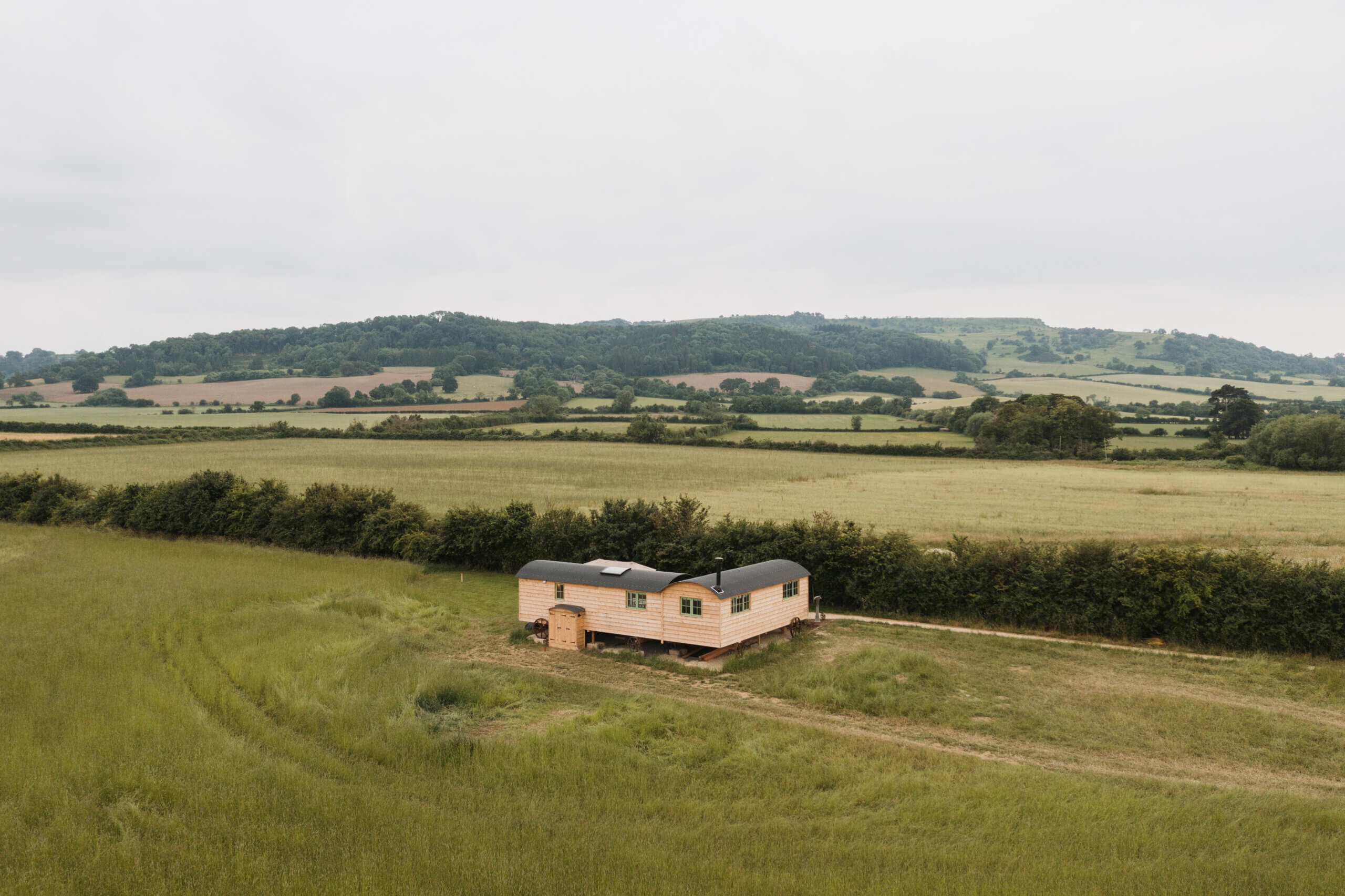 shephers hut retreat cotswolds