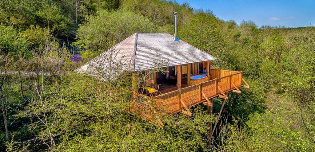 Wolf Wood Treehouses, Devon, Sleeps 2 Black Wolf from side 1030x498 1