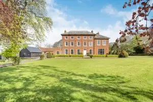 Sandon Manor, Hertfordshire, Sleeps 16 stay 2 the manor 8461052 exterior11