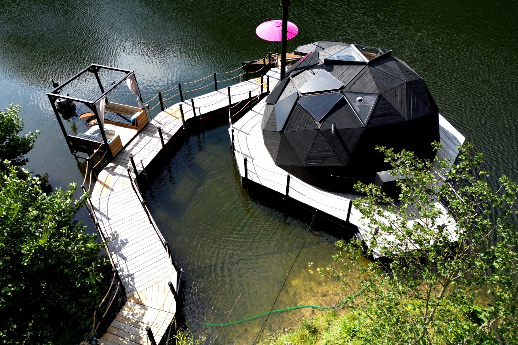 Lilypod floating retreats in Devon